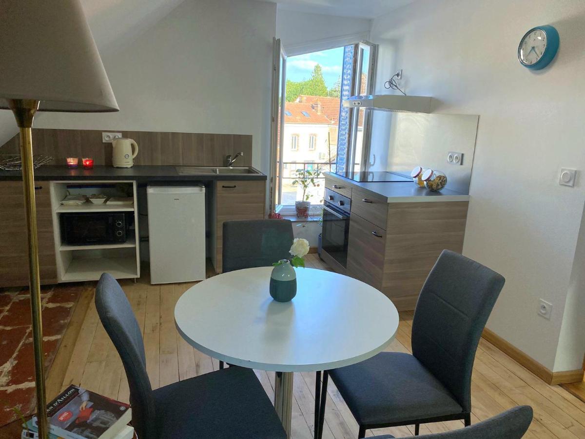 Appartements Cdg Joigny Bagian luar foto