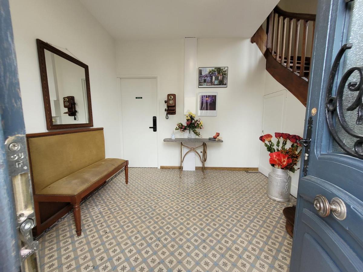 Appartements Cdg Joigny Bagian luar foto