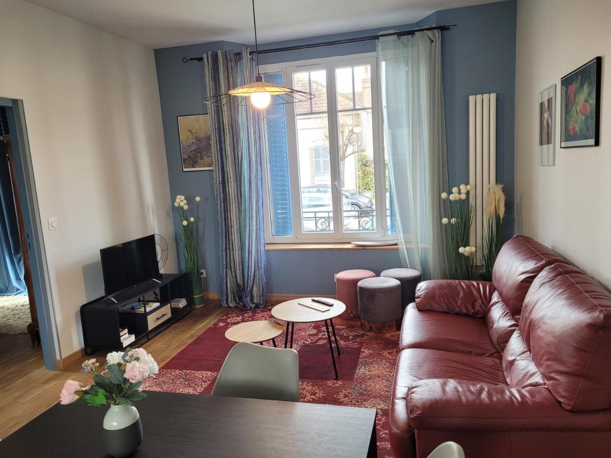 Appartements Cdg Joigny Bagian luar foto