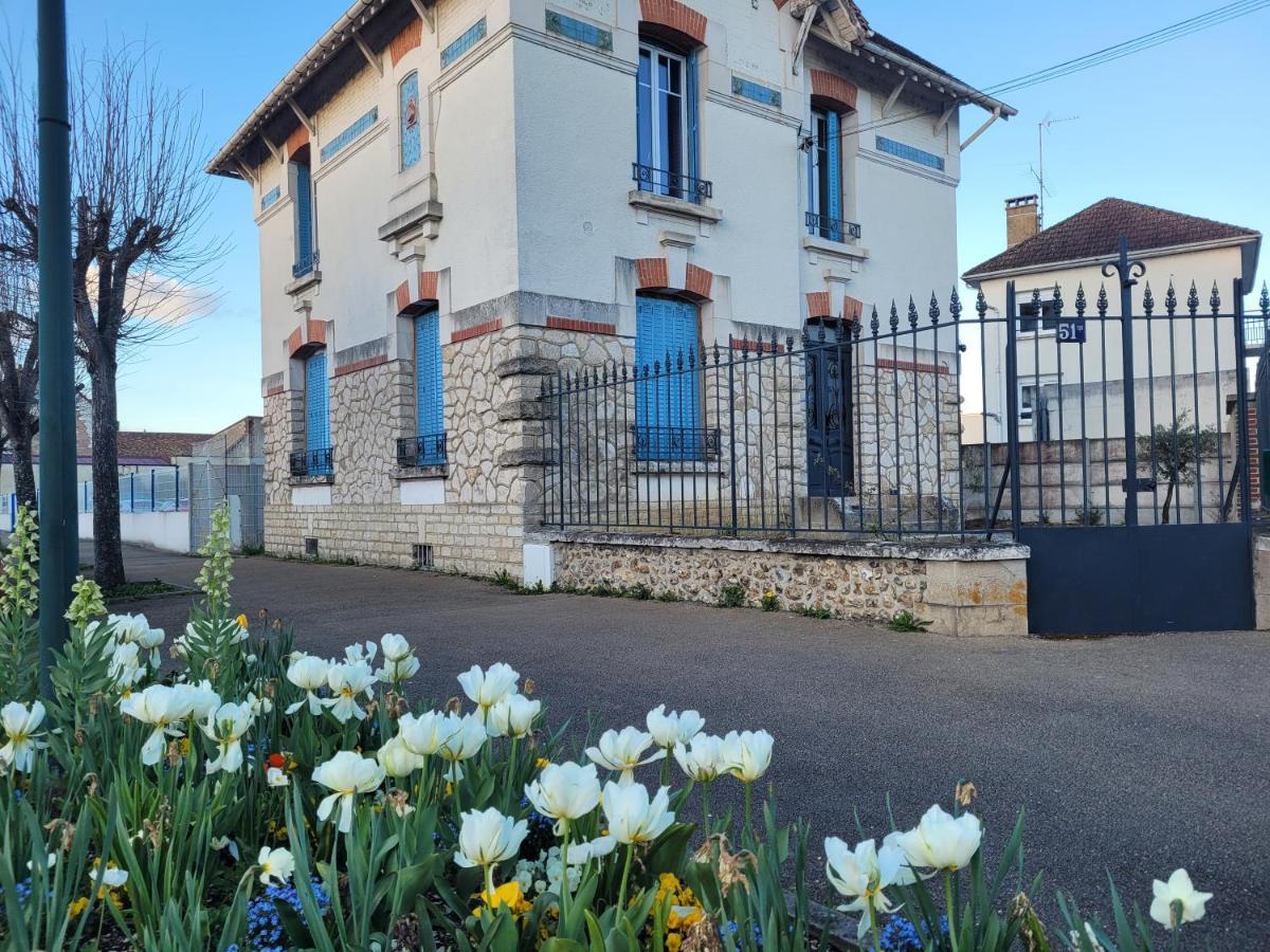 Appartements Cdg Joigny Bagian luar foto