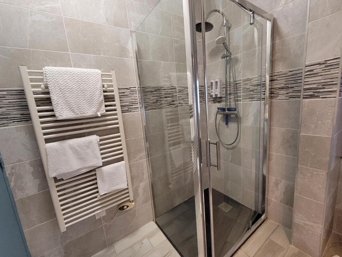 Appartements Cdg Joigny Ruang foto