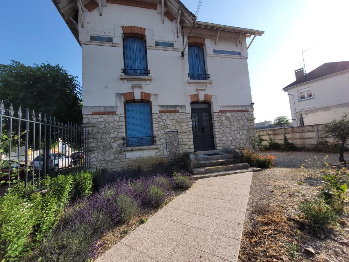 Appartements Cdg Joigny Bagian luar foto