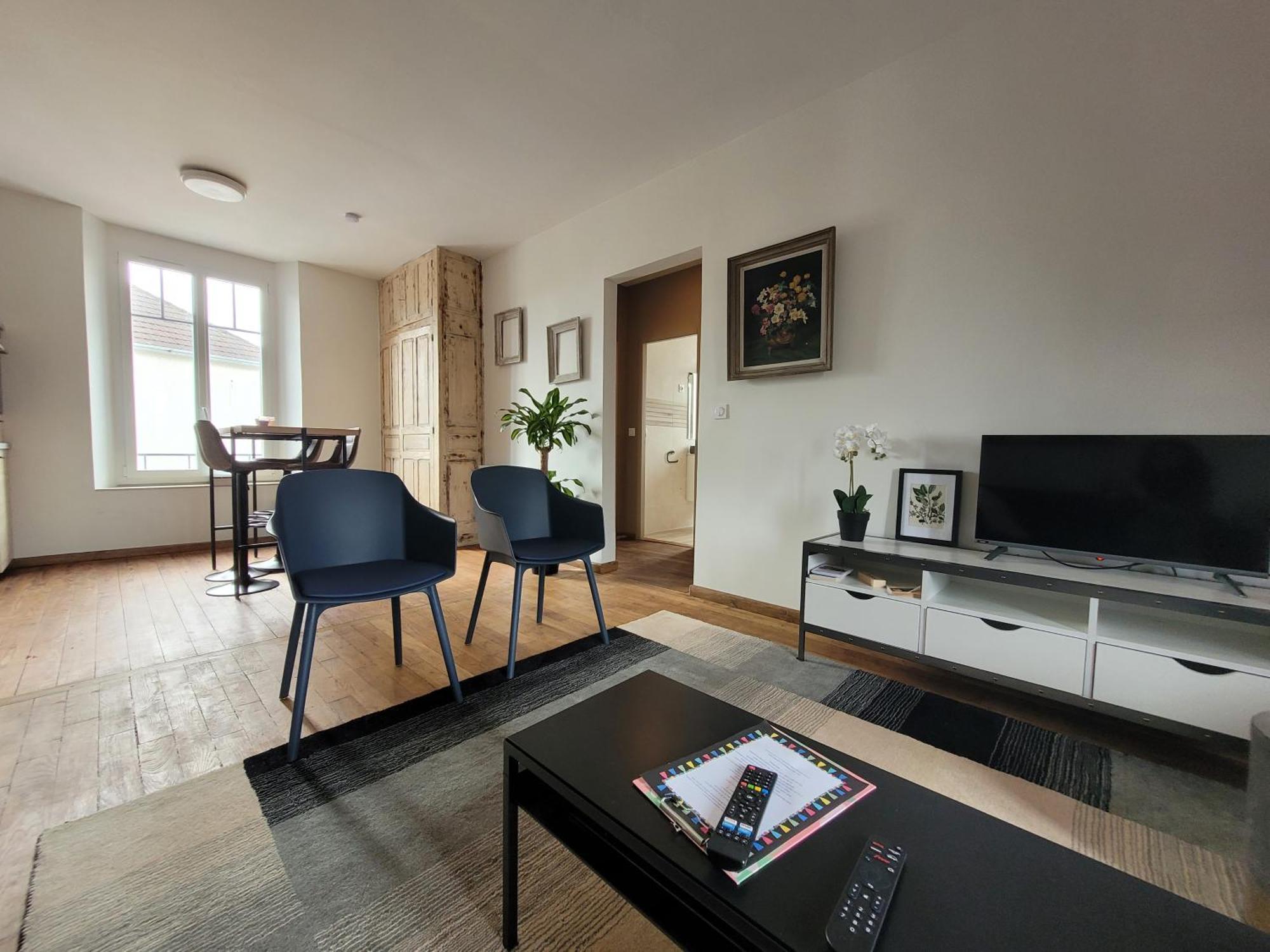 Appartements Cdg Joigny Ruang foto